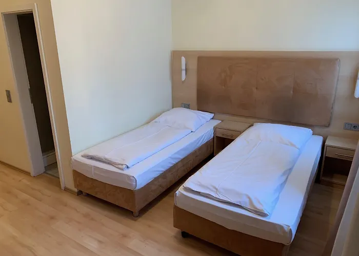 Am Kurfuerstenplatz - Messe 3*