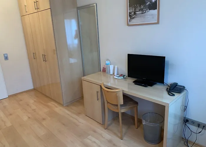 מלון Am Kurfuerstenplatz - Messe