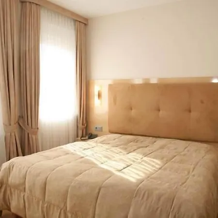 Am Kurfuerstenplatz - Messe Hotel 3*