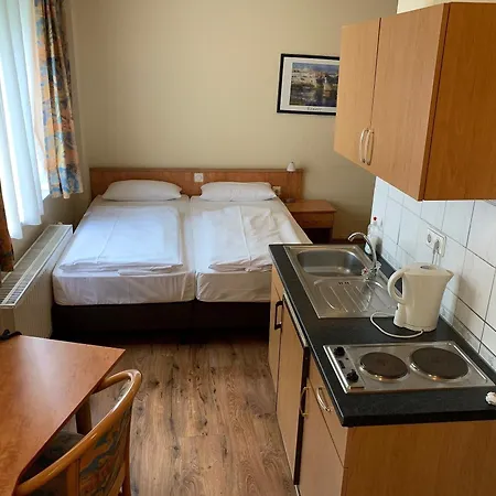 Hotel Am Kurfuerstenplatz - Messe 3*