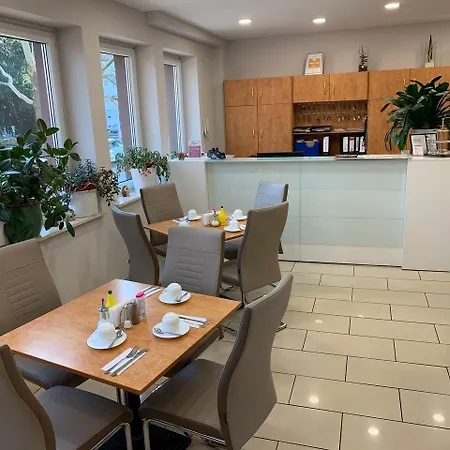 Am Kurfuerstenplatz - Messe فندق 3*