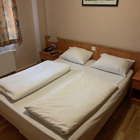 호텔 Am Kurfuerstenplatz - Messe