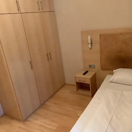 Hotel Am Kurfuerstenplatz - Messe 3*