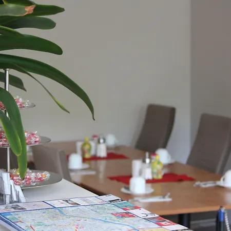 Am Kurfuerstenplatz - Messe فندق