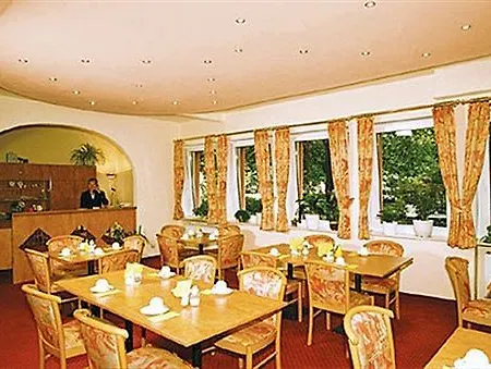 Hotel Am Kurfuerstenplatz - Messe 3*