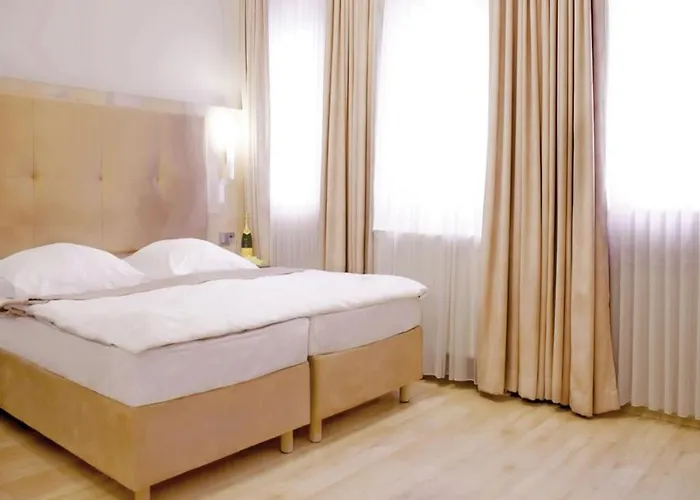 Hotel Am Kurfürstenplatz - Messe 3*