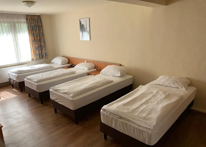 Am Kurfürstenplatz - Messe 3*