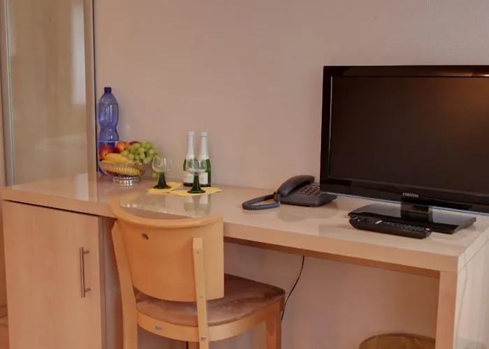 Am Kurfürstenplatz - Messe 3*