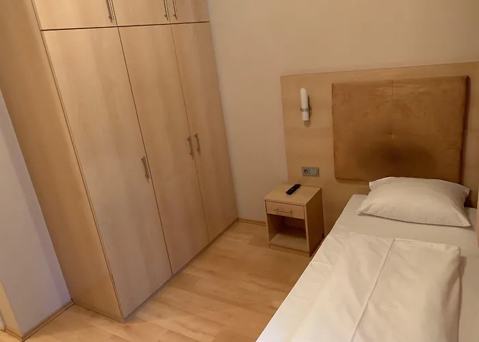 Hotel Am Kurfürstenplatz - Messe 3*