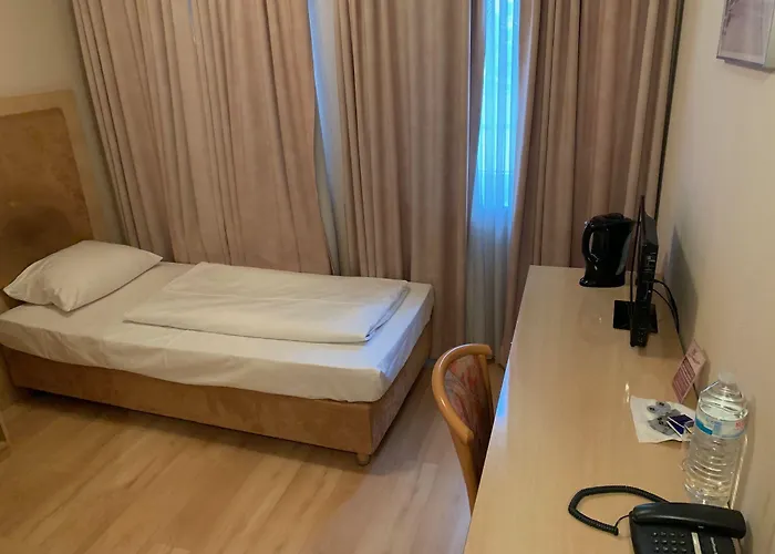 Hotel Am Kurfuerstenplatz - Messe Frankfurt nad Menem