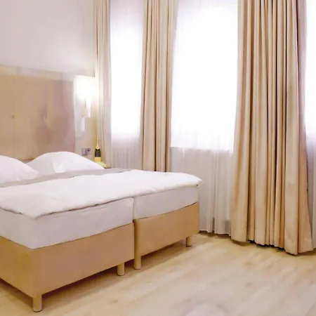 Hotel Am Kurfuerstenplatz - Messe 3*