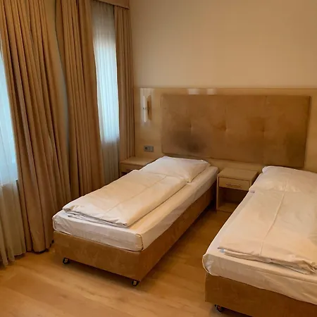 Hotel Am Kurfuerstenplatz - Messe Fráncfort del Meno