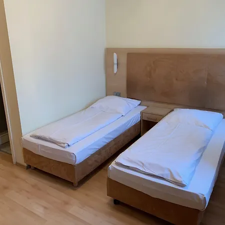 Am Kurfuerstenplatz - Messe 3*