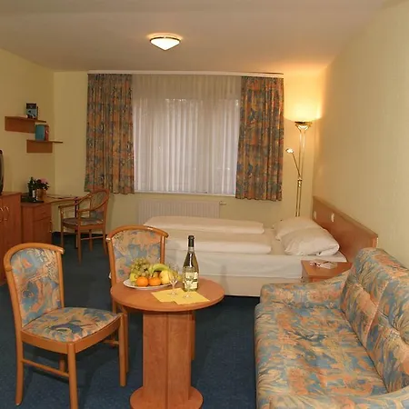 Am Kurfuerstenplatz - Messe Hotel 3*